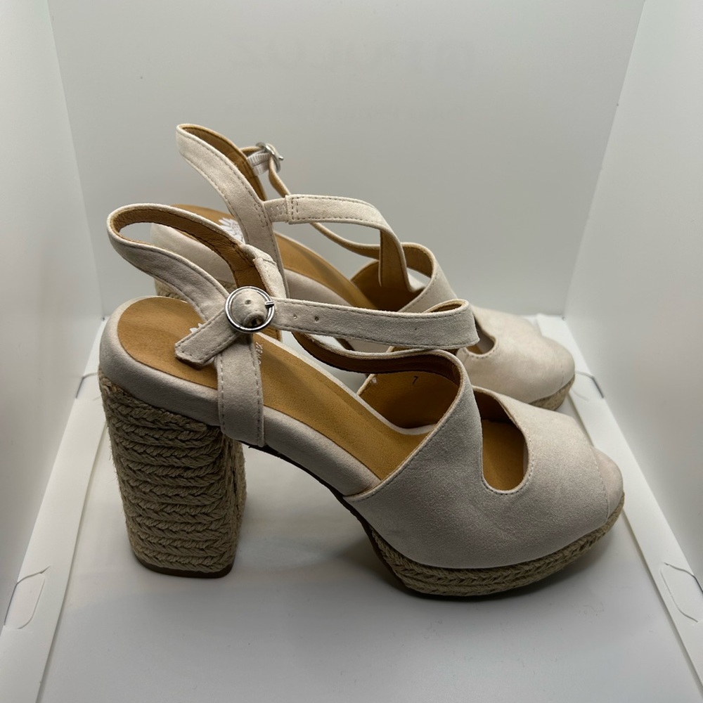 Off white colored thick heel 7 new without box